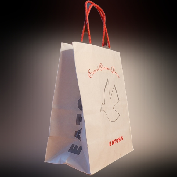 Eaton's Christmas Dreams paper bag - Picture 1 of 7